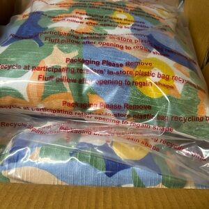 Floral Patterned Pillow 
 6 pillows